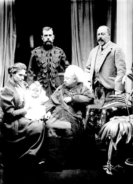 1896 год. Дружба семьями - Николай II, его жена Александра Федоровна, их дочь Ольга Николавевна, принц Уэлльский и королева Виктория